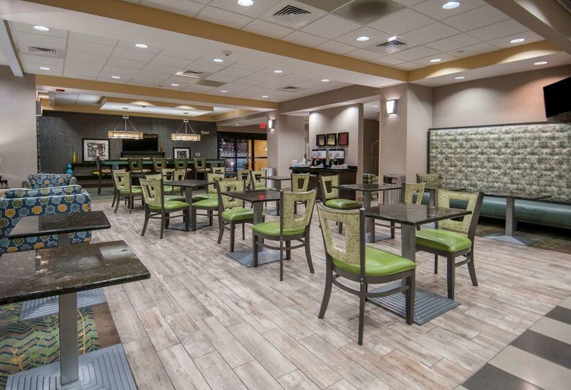 Отель Hampton Inn Hernando