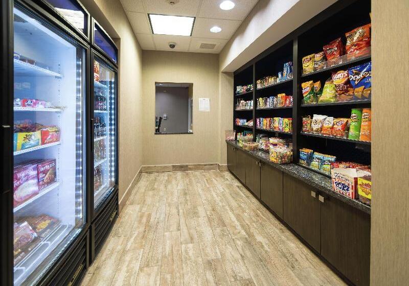 Отель Hampton Inn Hernando