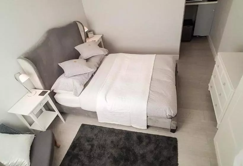 호텔 Lakeside Guest House