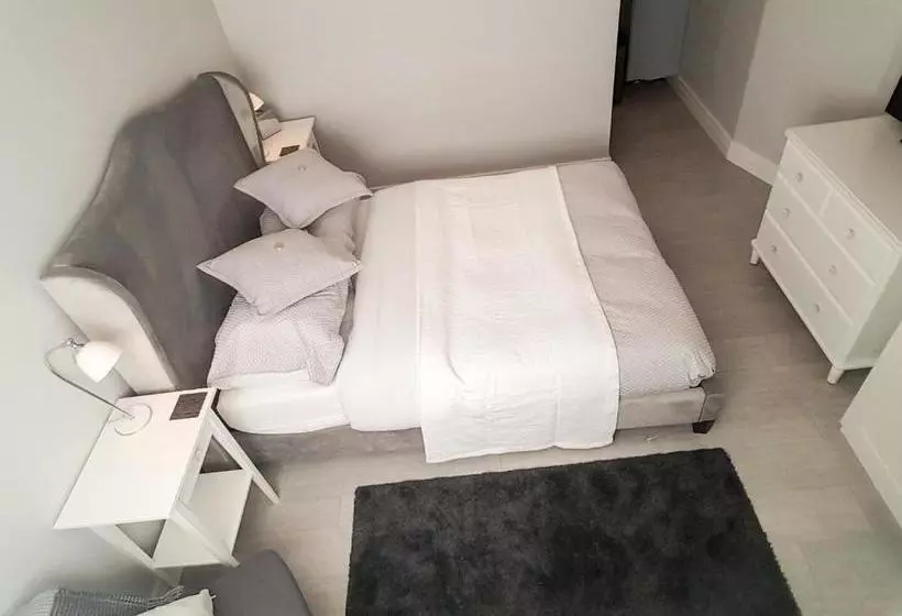 호텔 Lakeside Guest House