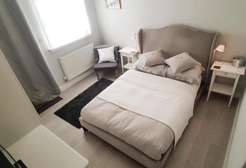 فندق Lakeside Guest House