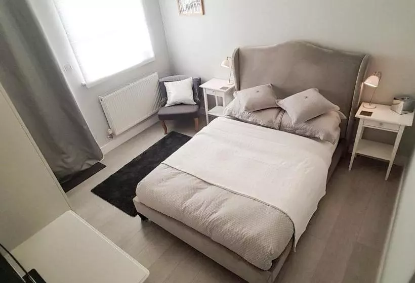 호텔 Lakeside Guest House