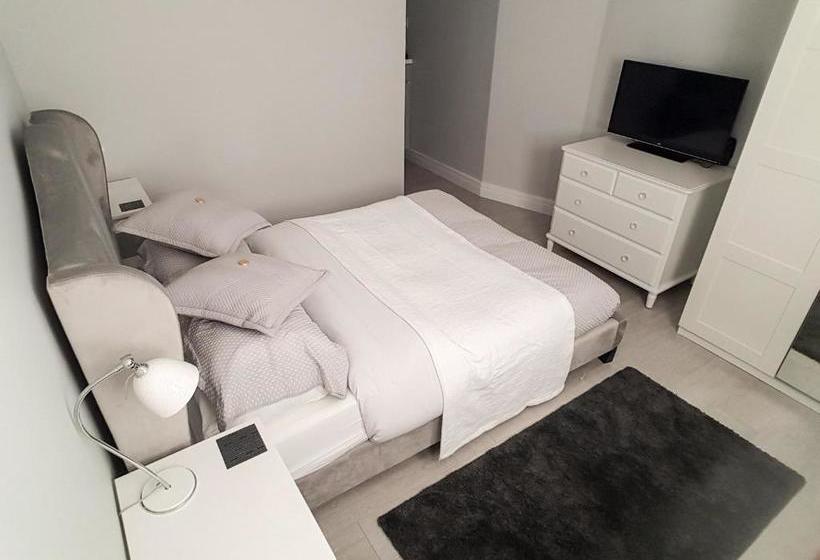 فندق Lakeside Guest House