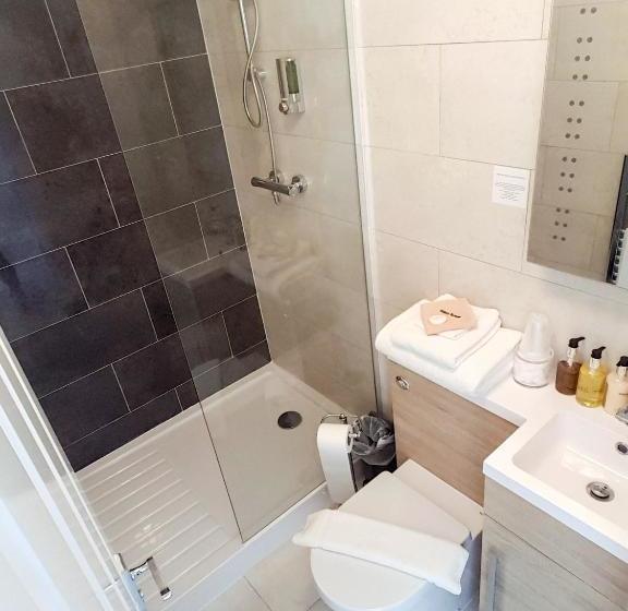 فندق Lakeside Guest House