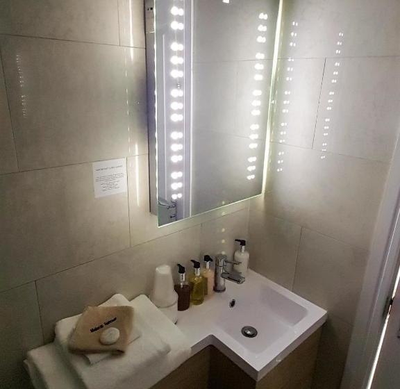 فندق Lakeside Guest House