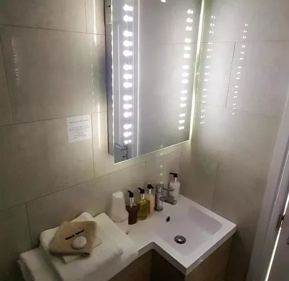 호텔 Lakeside Guest House