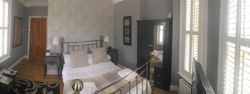 فندق Lakeside Guest House