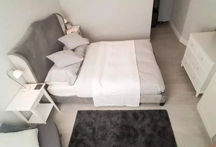 호텔 Lakeside Guest House