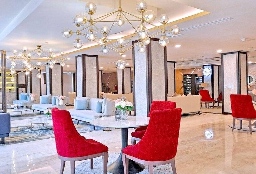 Отель Plaza Inn Kendari