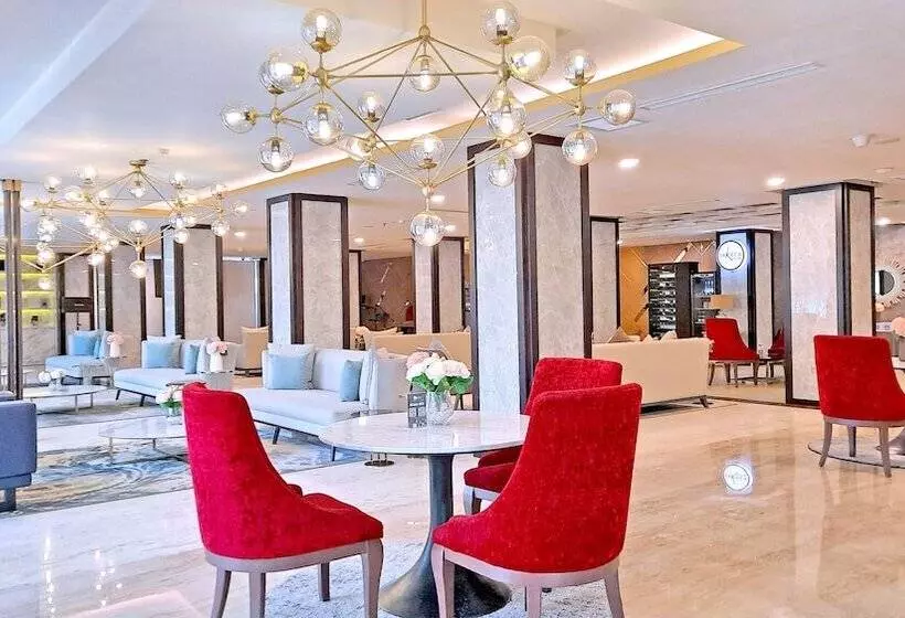 בית מלון כפרי Plaza Inn Kendari