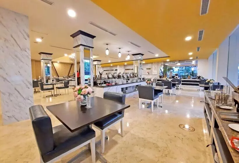 בית מלון כפרי Plaza Inn Kendari