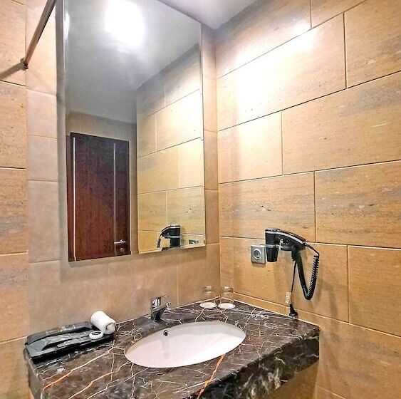 Отель Plaza Inn Kendari