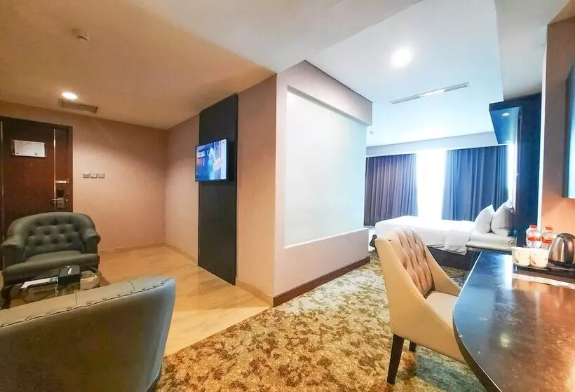 בית מלון כפרי Plaza Inn Kendari