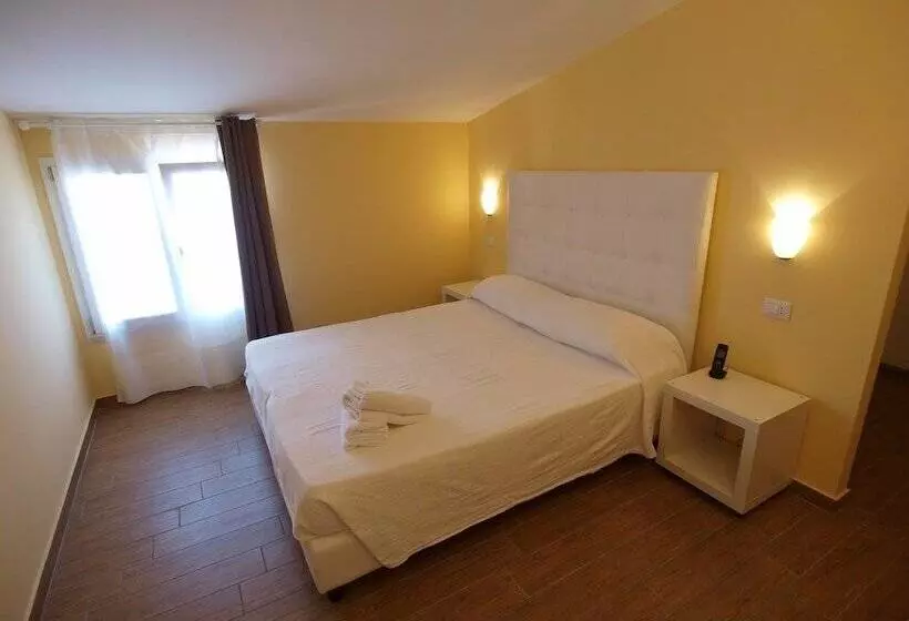 فندق Via Mameli 5