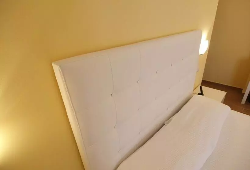 فندق Via Mameli 5