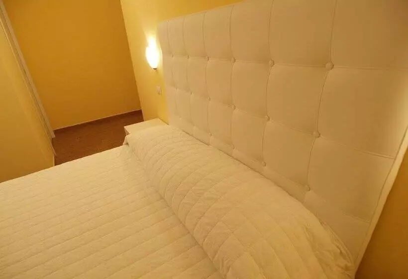 فندق Via Mameli 5