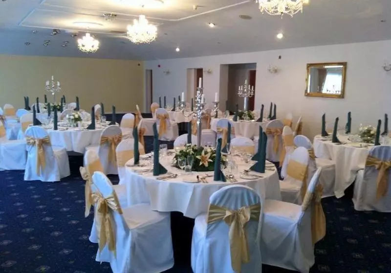 The Rhinewood Country House