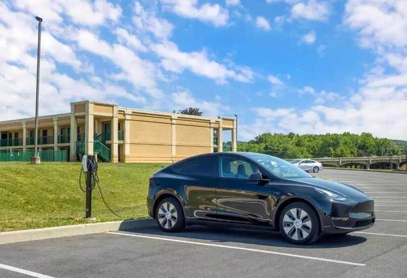 Hotelli Mainstay Suites North  Central York