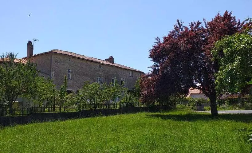 Aamiaismajoitus (B&B) Chambre Louis Xvi Au Château De Champagne Mouton