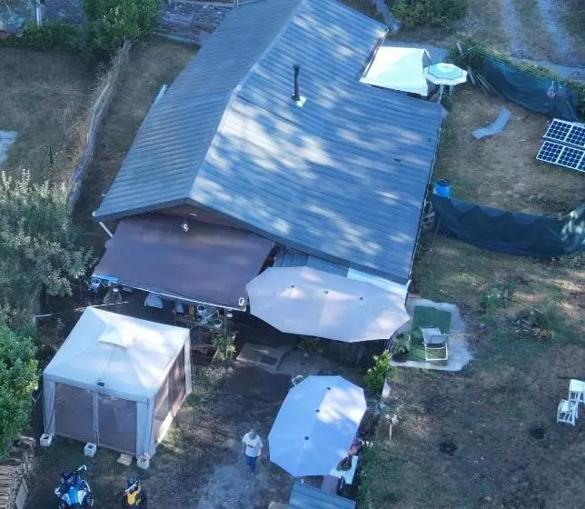 Aamiaismajoitus (B&B) La Cabane, Petite Chambre Agréable Chez L Habitant, Maison Toute En Bois