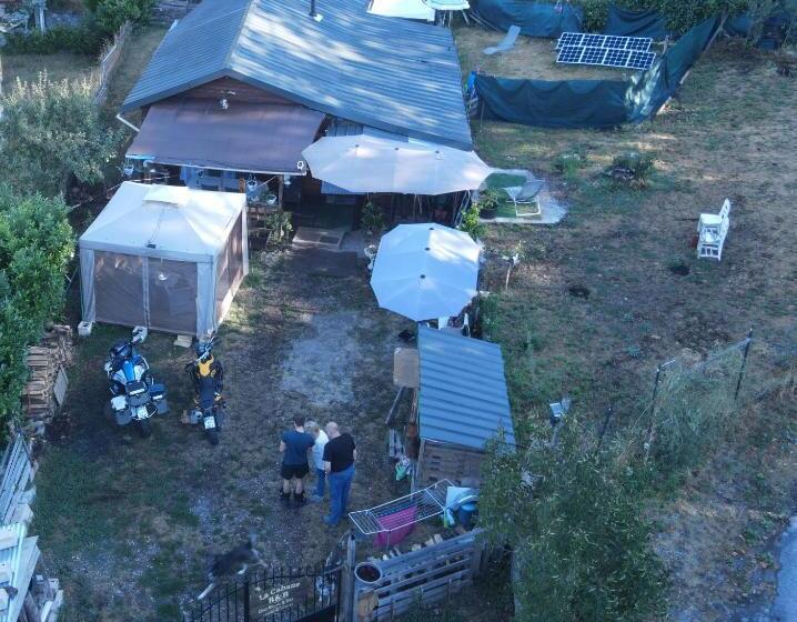 مبيت وإفطار La Cabane, Petite Chambre Agréable Chez L Habitant, Maison Toute En Bois