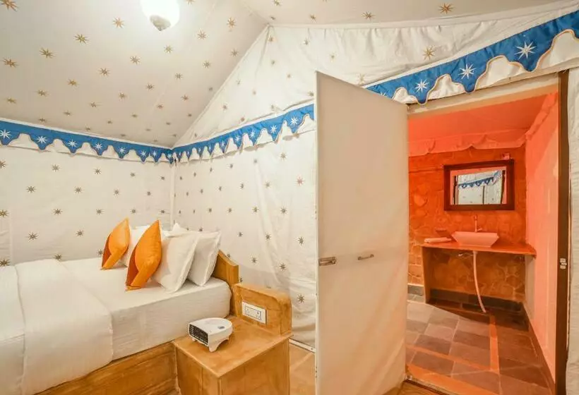 ホテル Dolatgarh Desert Camp