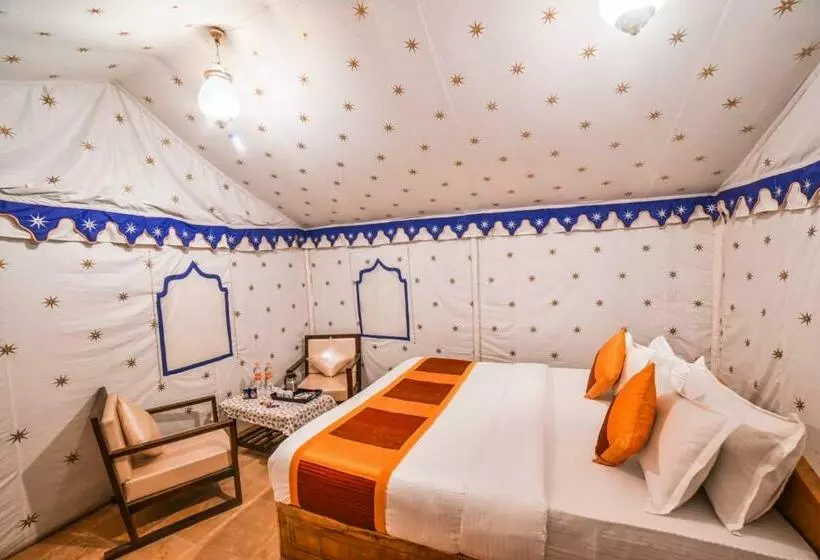 ホテル Dolatgarh Desert Camp