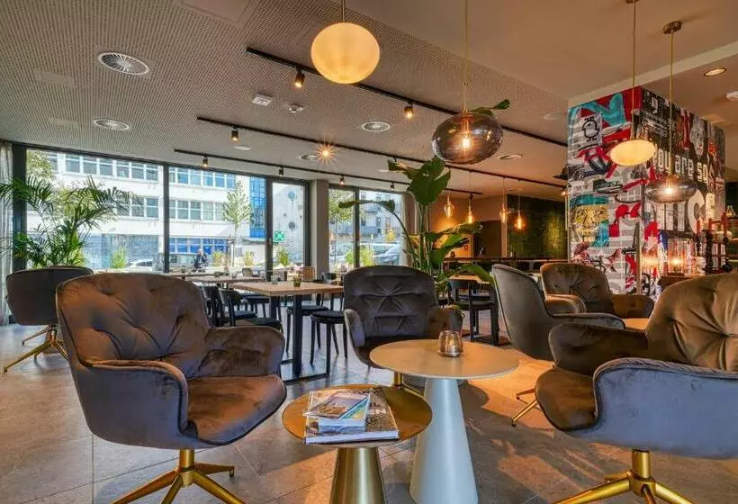 Hotelli Plaza Inn Ulm