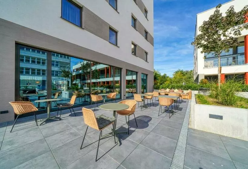 Hotelli Plaza Inn Ulm