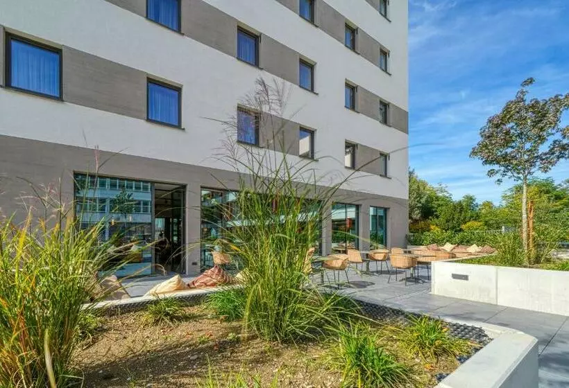 Hotelli Plaza Inn Ulm