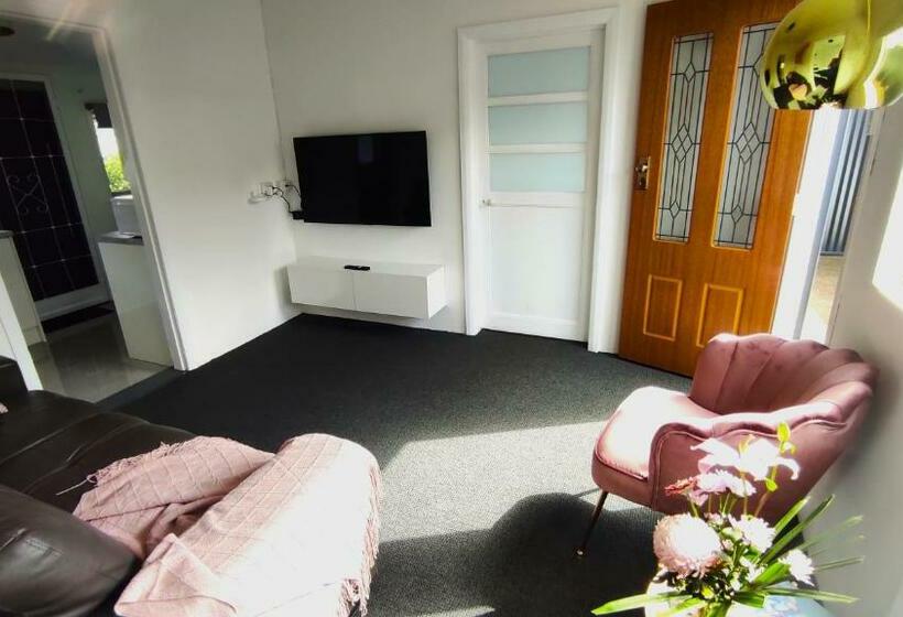 פנסיון Charming Guest House In Croydon Park