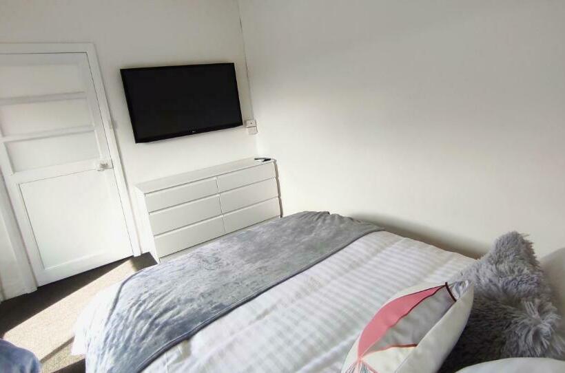 פנסיון Charming Guest House In Croydon Park