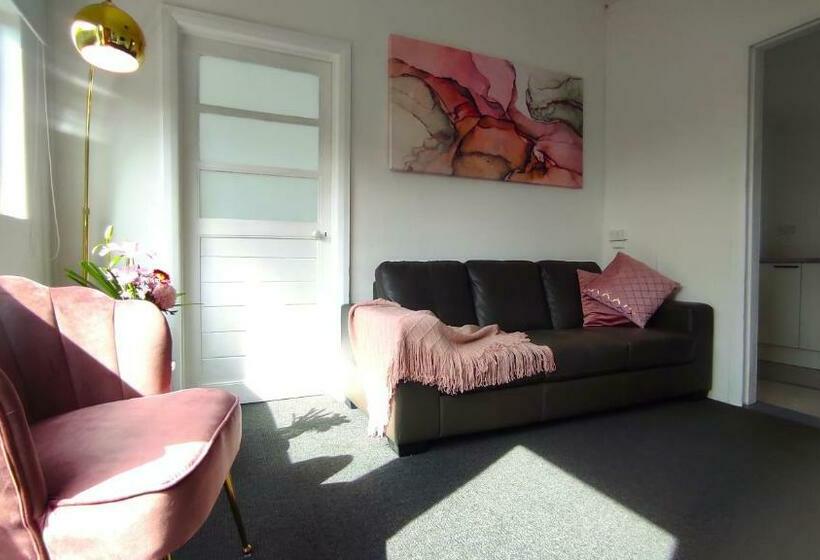 פנסיון Charming Guest House In Croydon Park