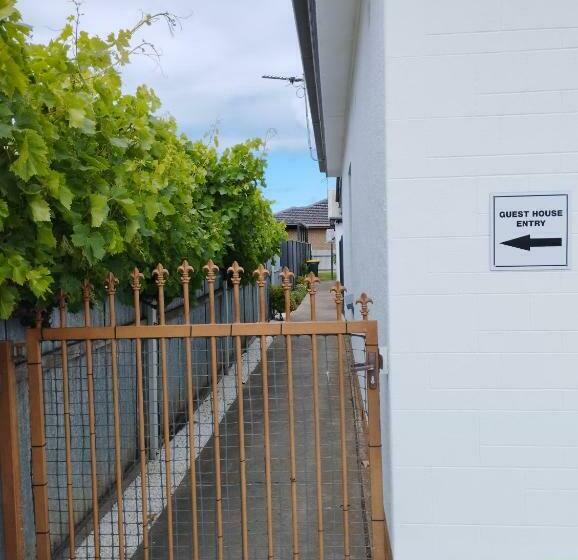 פנסיון Charming Guest House In Croydon Park