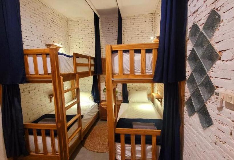 هاستل Al Kabron Inn