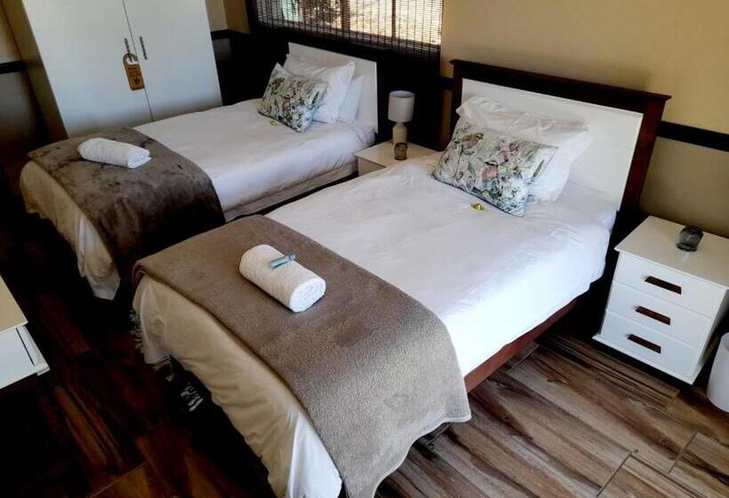 Пансион Weaver S Nest Country Inn