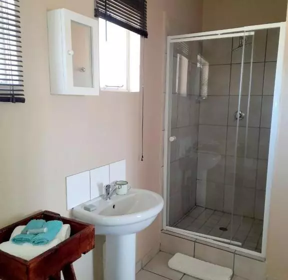 Majatalo Weaver S Nest Country Inn