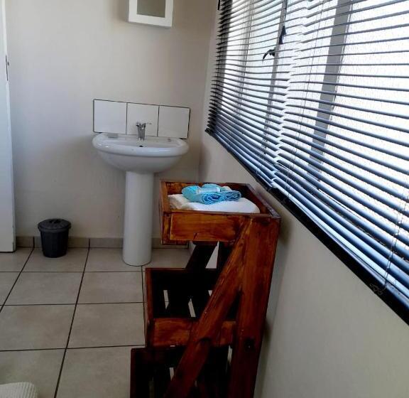 Пансион Weaver S Nest Country Inn