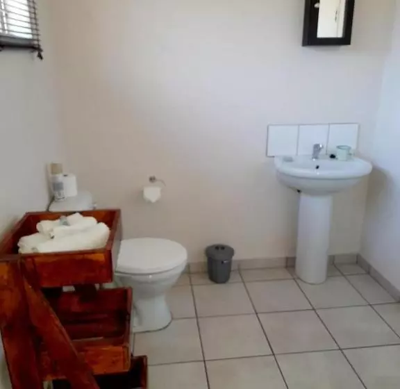 Majatalo Weaver S Nest Country Inn