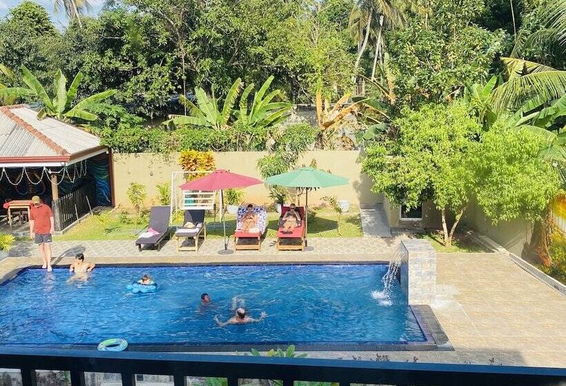 The Kingslayer Resort