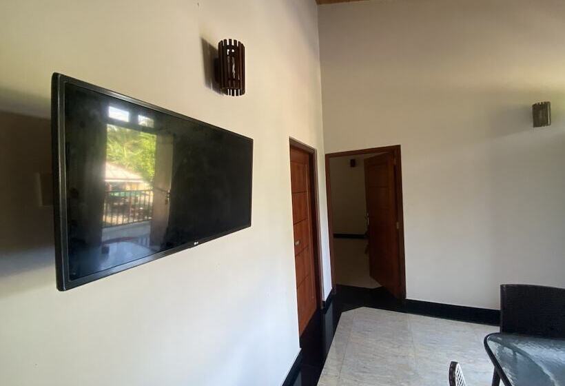 The Kingslayer Resort