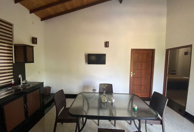 The Kingslayer Resort