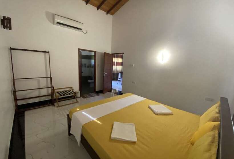 The Kingslayer Resort