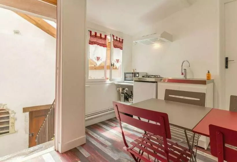 Bed and Breakfast Au Coeur Du Chat Perché