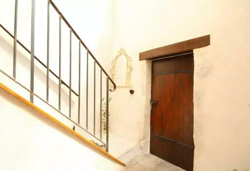 Bed and Breakfast Au Coeur Du Chat Perché