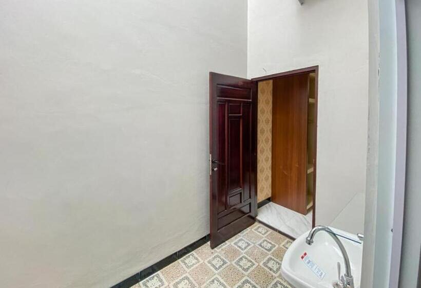 בית מלון כפרי Reddoorz Plus At Orange Diponogoro Palangkaraya