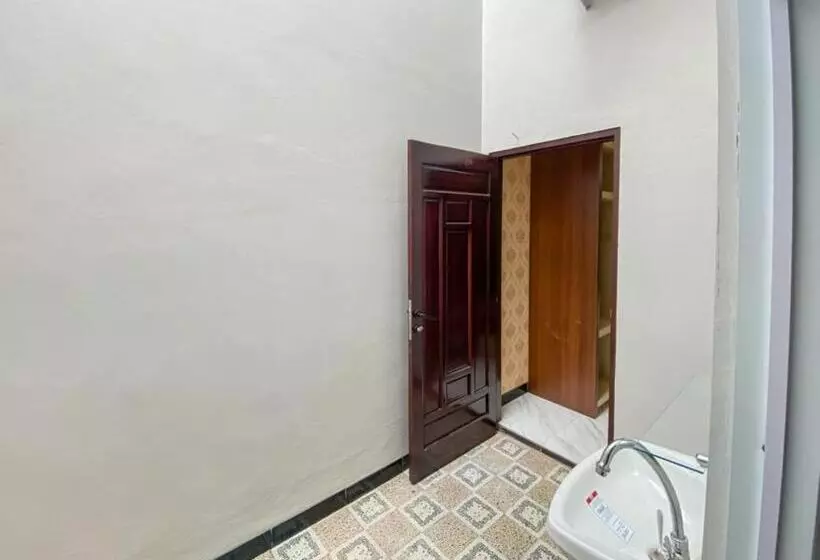 ホテル Reddoorz Plus At Orange Diponogoro Palangkaraya