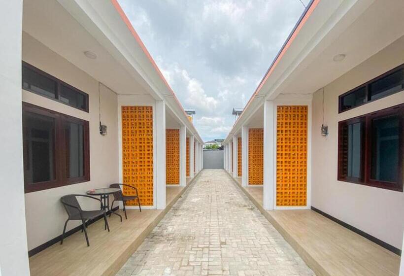 בית מלון כפרי Reddoorz Plus At Orange Diponogoro Palangkaraya