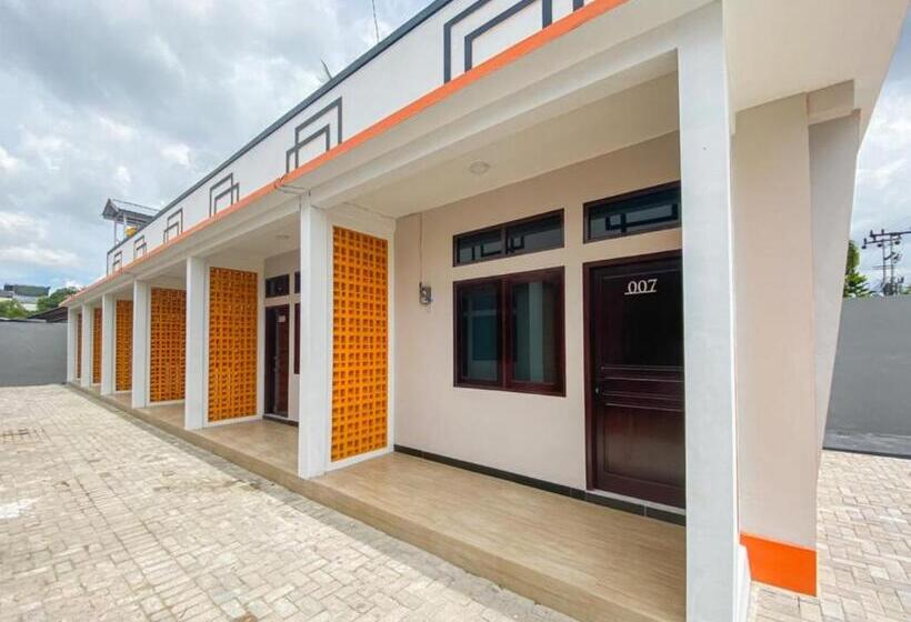 בית מלון כפרי Reddoorz Plus At Orange Diponogoro Palangkaraya