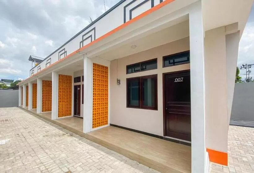 ホテル Reddoorz Plus At Orange Diponogoro Palangkaraya